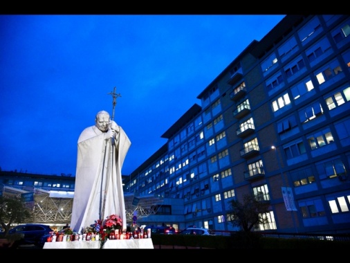 Notte serena per il Papa, poi colazione in poltrona