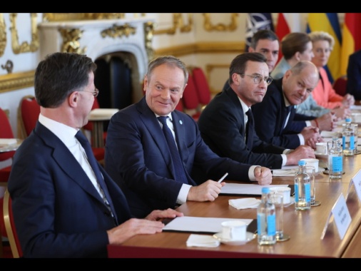 Tusk, 'l'Europa s'è desta per Kiev, cooperare con gli Usa'