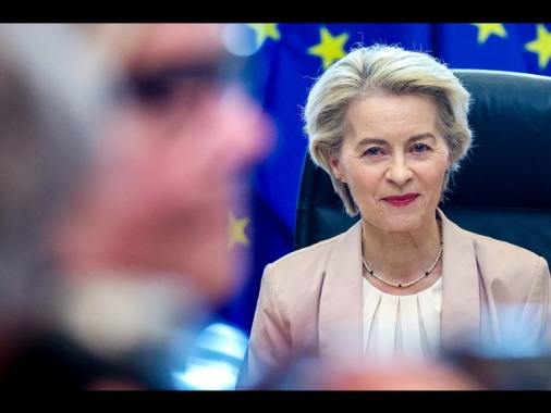 Von der Leyen, 3 anni anziché uno per target emissioni auto