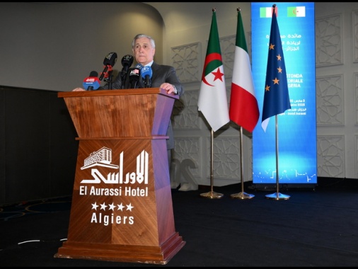 Tajani, Salvini non vuole l'esercito europeo? Io sono favorevole