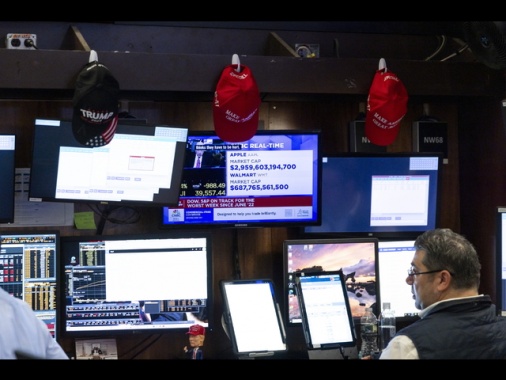 Trump, Cina vuole l'accordo sui dazi, aspetto una chiamata