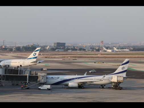 Missile dallo Yemen, allarme a Tel Aviv, chiuso aeroporto