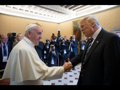 Trump, 'il Papa riposi in pace, che Dio lo benedica'