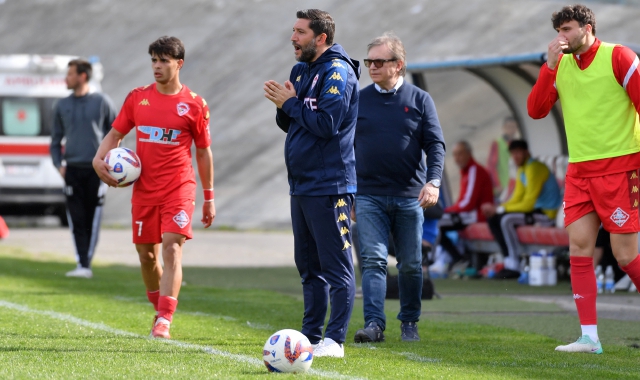 Il Varese di Floris ospita la Cairese: obiettivo vittoria per centrare i playoff