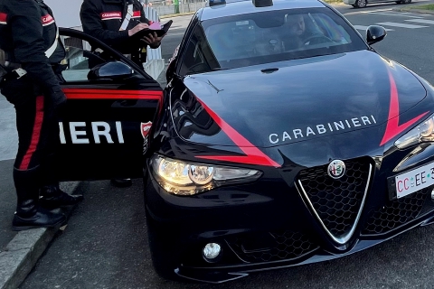 Rapinano una donna in strada, arrestati due 16enni
