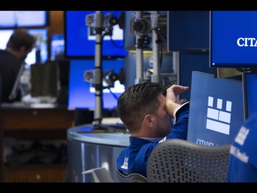 Wall Street cala fra dazi e Fed, Dj -0,56%, Nasdaq -0,92%