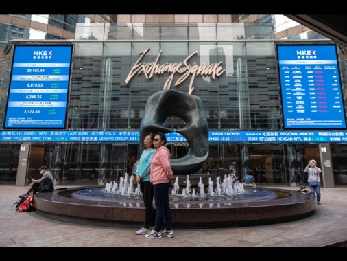 Borsa: Hong Kong positiva, apre a +1,82%