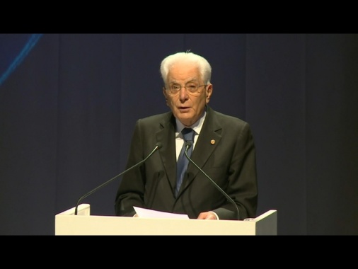 Mattarella, la vita non è una somma di solitudini