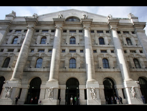 Borsa: Milano apre in rialzo, +0,12%