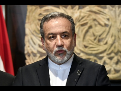 Iran,ingiustificabili colloqui con Usa mentre ci sono raid