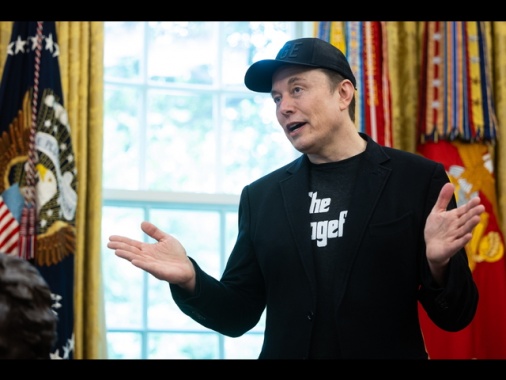 Musk, attivo il servizio internet Starlink in Iran