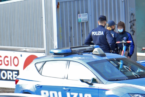 Varese: ragazza insulta e morde i poliziotti