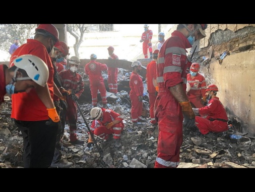 In fiamme la Tv statale iraniana dopo il raid di ieri