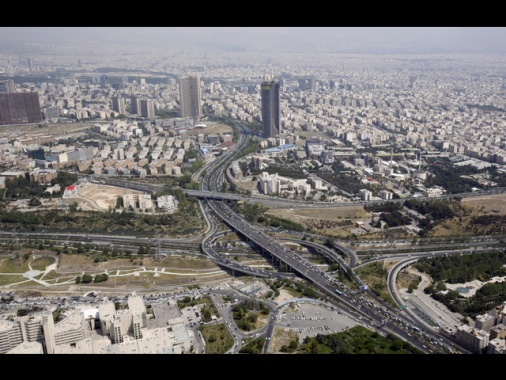 Iran, migliaia di persone a manifestazioni contro Israele