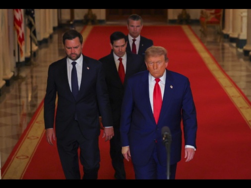 Hegseth, Trump ha informato il Congresso dopo il decollo dei B-2