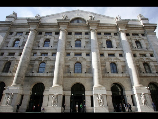 Borsa: Milano migliore con Francoforte, corrono Mps e le banche