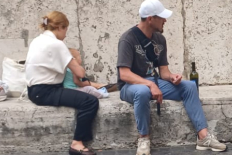 Il presunto killer nella foto scattata da un varesino