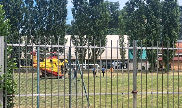 L’elicottero è intervenuto all’oratorio di Cedrate
