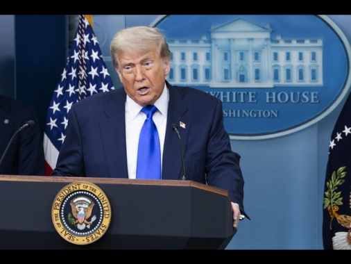 Trump interrompe trattative con Canada, 'pagheranno dazi'