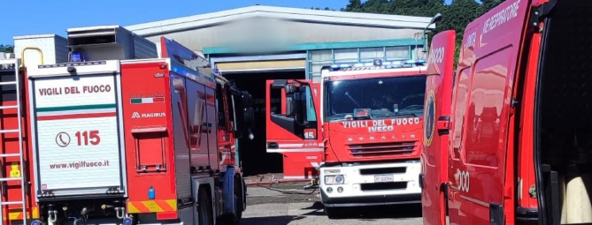 Castelseprio, fiamme in una ditta di materie plastiche
