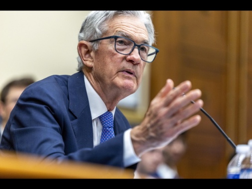 Powell, prudente attendere impatto dazi prima di muoverci