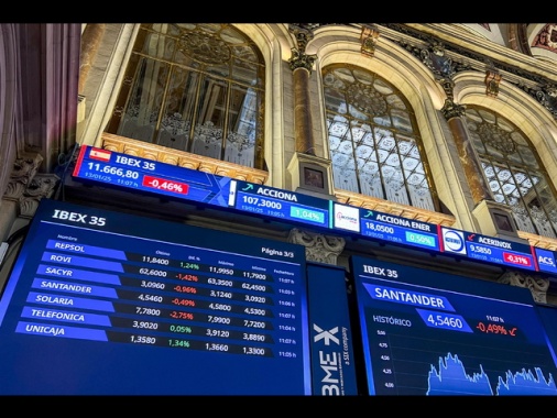 Borsa: l'Europa chiude contrastata, Parigi +0,99%, Londra -0,12%