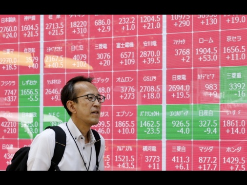 Borsa: l'Asia tiene nella tempesta dei dazi, Hong Kong positiva
