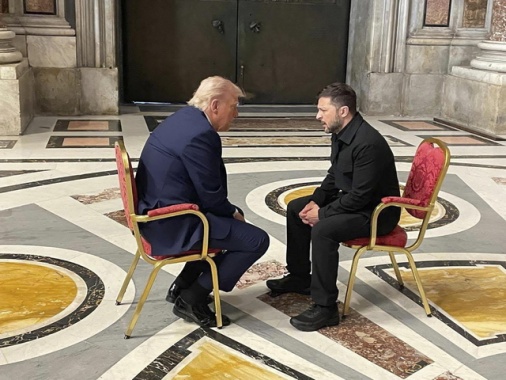 Zelensky, con Trump stiamo valutando mega accordo su droni