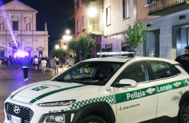 Rissa in strada, ferita una 23enne incinta: cinque denunce