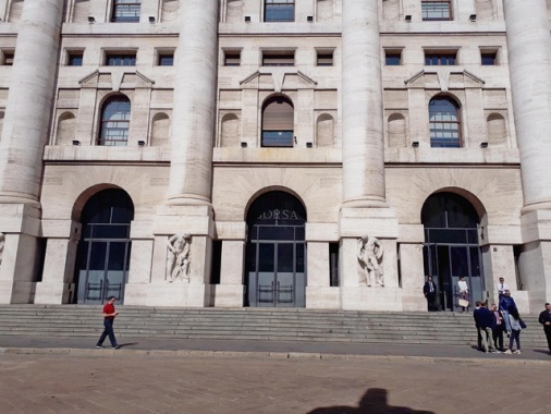 Borsa: Milano vivace (+0,75%), sale Bper, riduce calo Stellantis