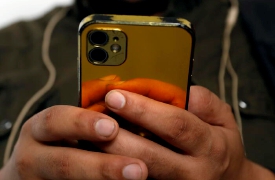 Aggrediti in strada per rubare cellulare e soldi