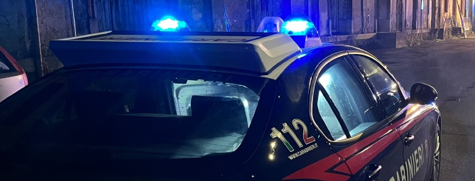 Danneggia l'auto della ex. E in casa ha droga