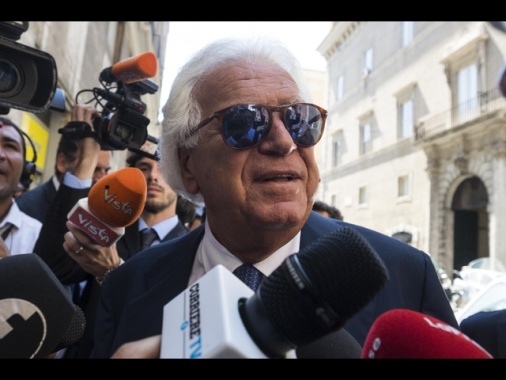 Furto nella villa di Denis Verdini, rubati oggetti preziosi