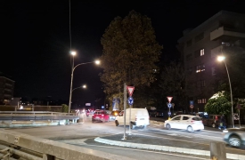 Varese, ambulanza contromano in largo Flaiano