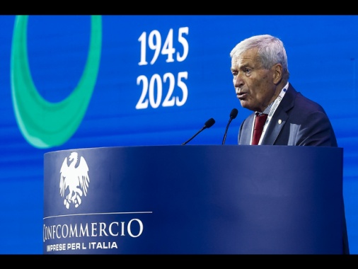 Confcommercio: 'Salgono al 42,2% spese obbligate delle famiglie'