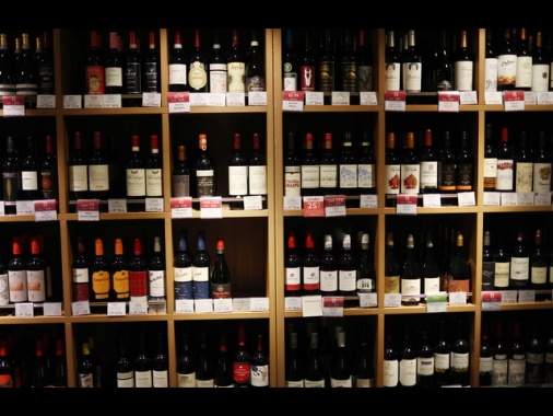 Marchi alcol a Trump, 'non colpire l'Ue con il 15%'