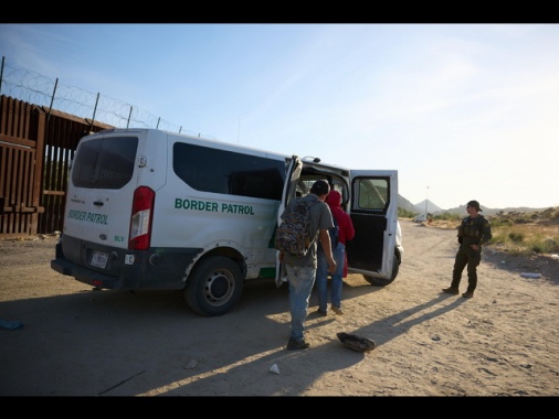 Trump chiede a Corte Suprema via libera agli arresti di migranti