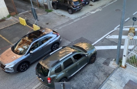 Varese, auto contromano in via Tamagno