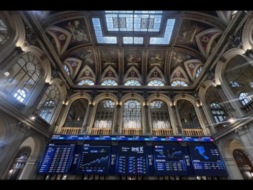 Borsa: l'Europa conclude incerta, bene Madrid (+1%)