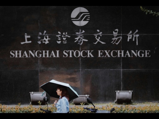 Borsa: Asia contrastata, balza Tokyo (+2,15%) dopo ponte festivo