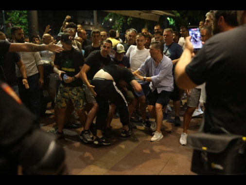 Proteste in Serbia, scontri e violenze a Belgrado e altre città