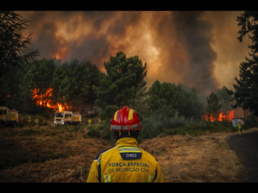Incendi in Portogallo, prolungato lo stato di allerta