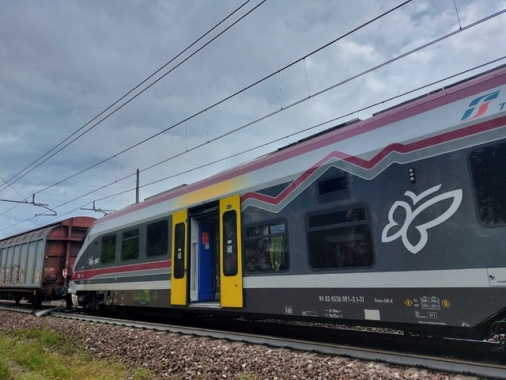 ++ Scontro tra treni regionale e merci, 2 feriti lievi ++