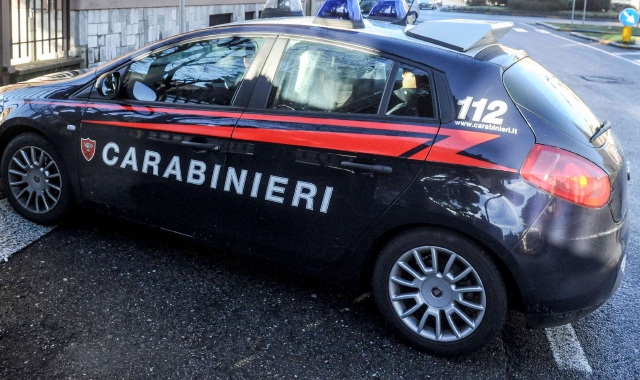 Rientra in casa e trova i ladri: allarme furti a Meina