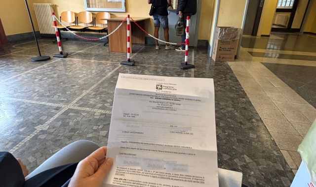 La raccomandata ricevuta dal cinquantenne di Fagnano Olona con la richiesta di pagamento di una somma non saldata dalla madre, defunta anni fa, per esami clinici