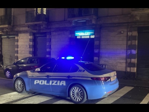 Violenza sessuale su collega, interdizione per ex primario