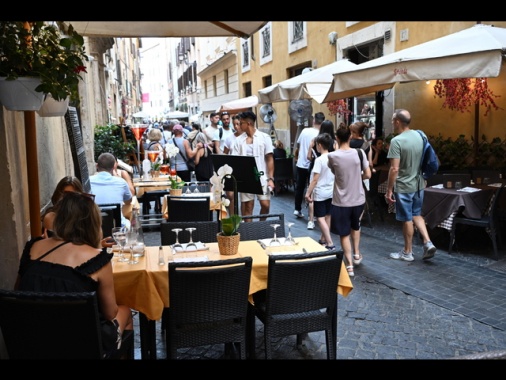 Dehors liberi fino a metà 2027, un anno in più per il riordino