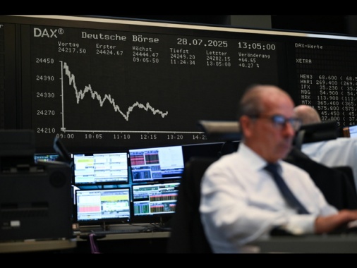 Borsa: l'Europa chiude in vista della Fed, dollaro debole