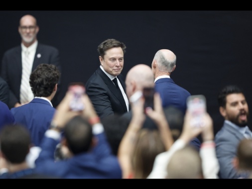 Ai funerali di Kirk anche Musk e Bannon