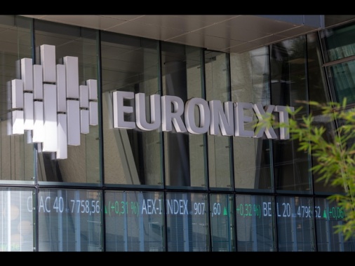 Borsa: Europa contrastata, sale Parigi (+0,7%), Milano -0,2%